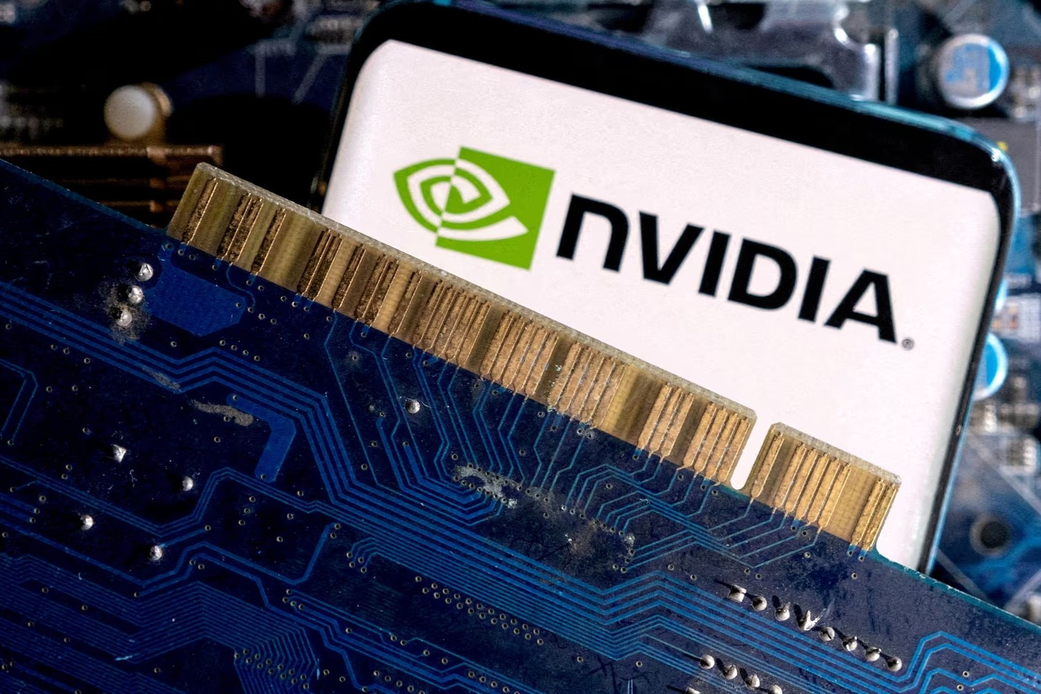 Nvidia hoãn ra mắt chip AI mới do lỗi thiết kế
