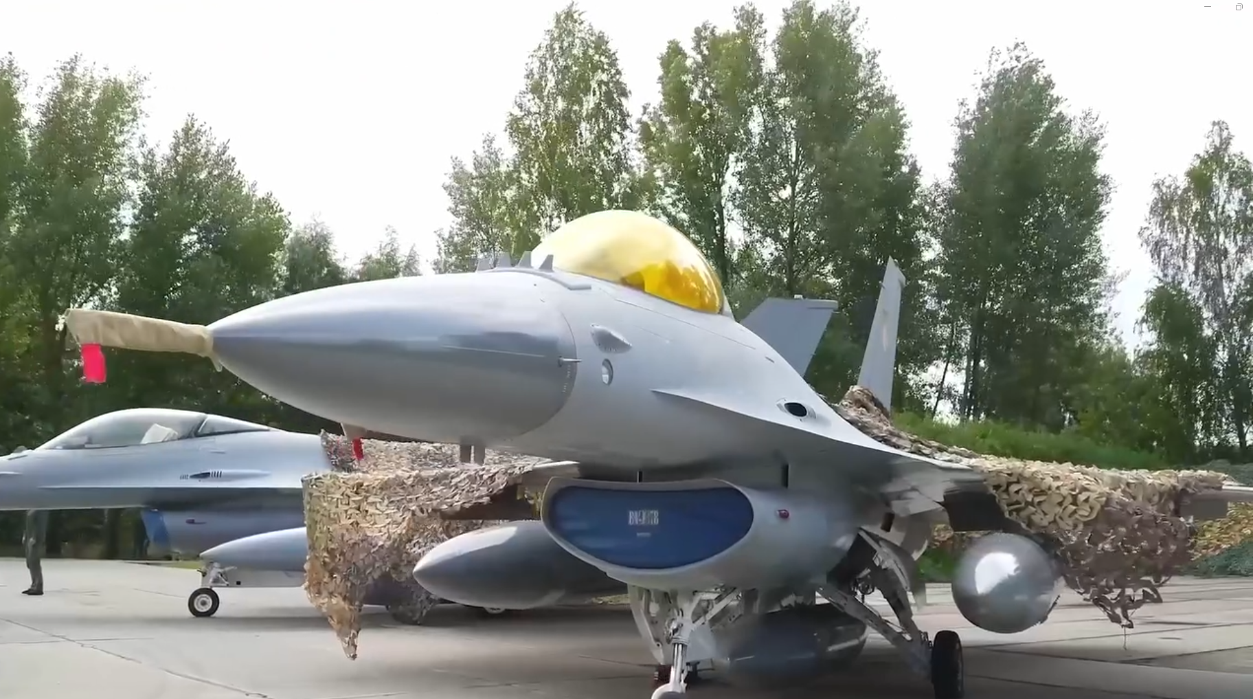 Tổng thống Ukraine lần đầu khoe tiêm kích F-16