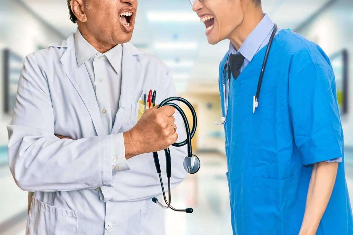 Đánh nhau vì tình tay ba, trưởng khoa cấp cứu phải nằm phòng chăm sóc đặc biệt