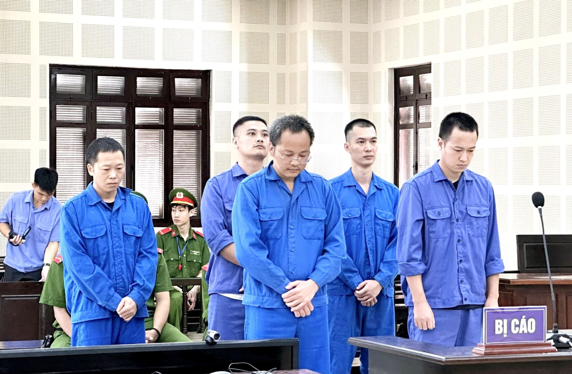 Tuyên án 5 cựu cán bộ công an bắt giữ người trái pháp luật, chiếm đoạt tài sản