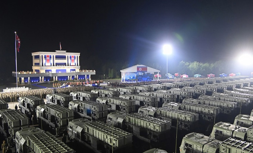 Ông Kim Jong-un giám sát chuyển giao 250 bệ phóng tên lửa đạn đạo chiến thuật