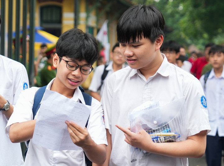 Các trường đại học khối ngành Kinh tế đồng loạt tăng học phí