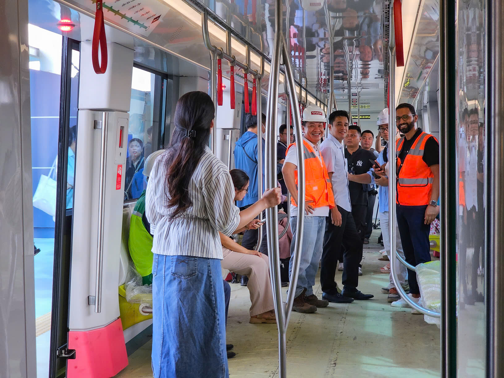 Trải nghiệm tàu metro Nhổn - Ga Hà Nội trước ngày chạy thương mại