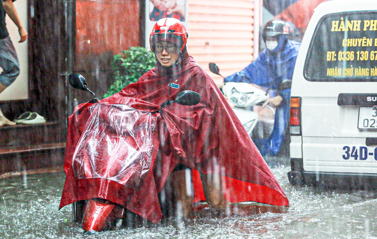 Mưa lớn sắp trút xuống Bắc Bộ sau đợt nắng nóng gay gắt