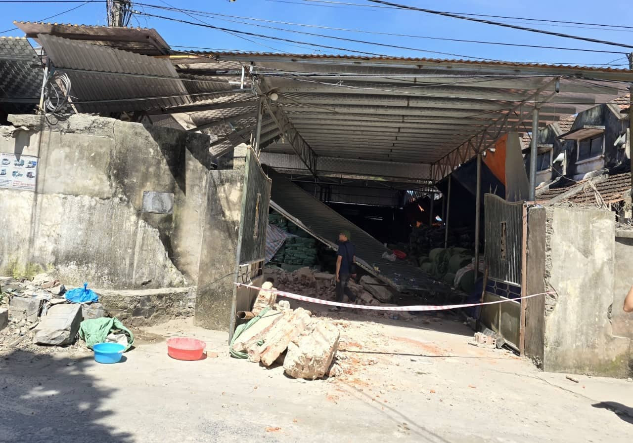 Sập nhà kho ở Ninh Bình, 2 người chết