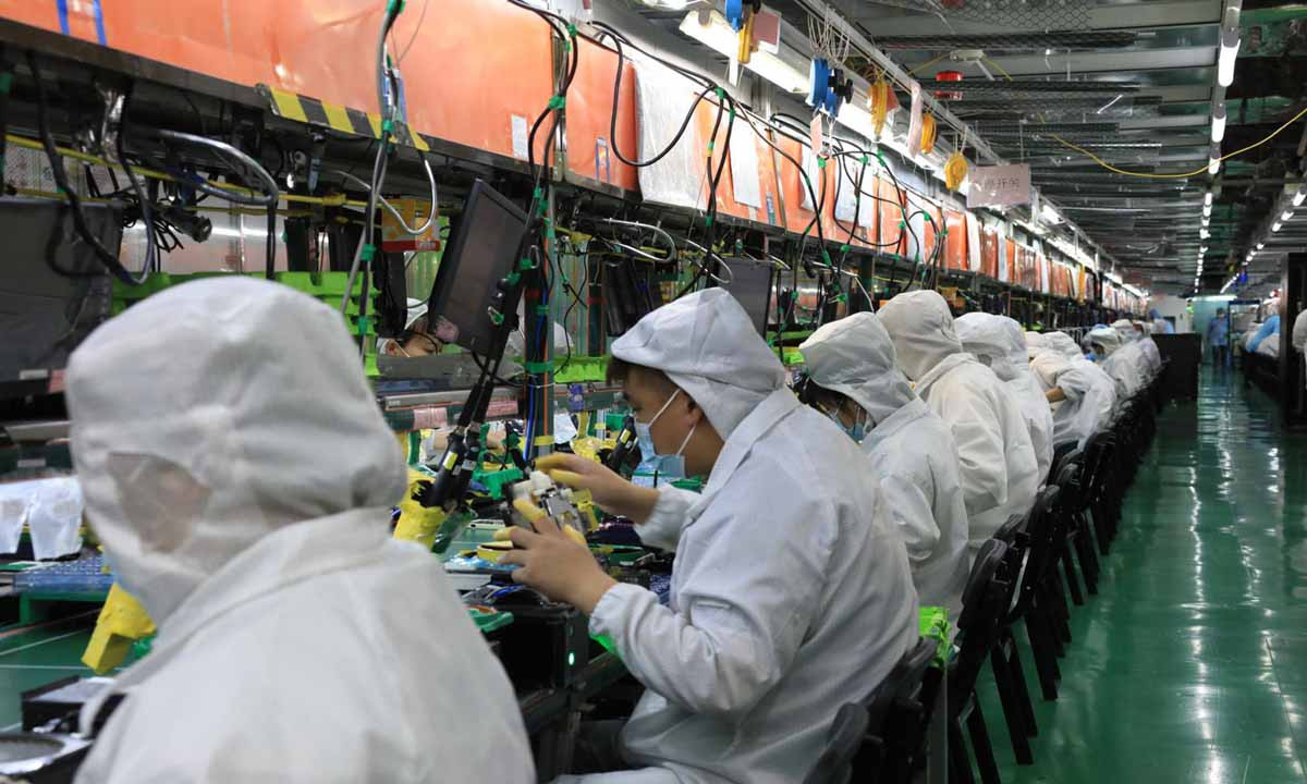 Foxconn tuyển dụng thêm 50.000 công nhân sản xuất iPhone 16