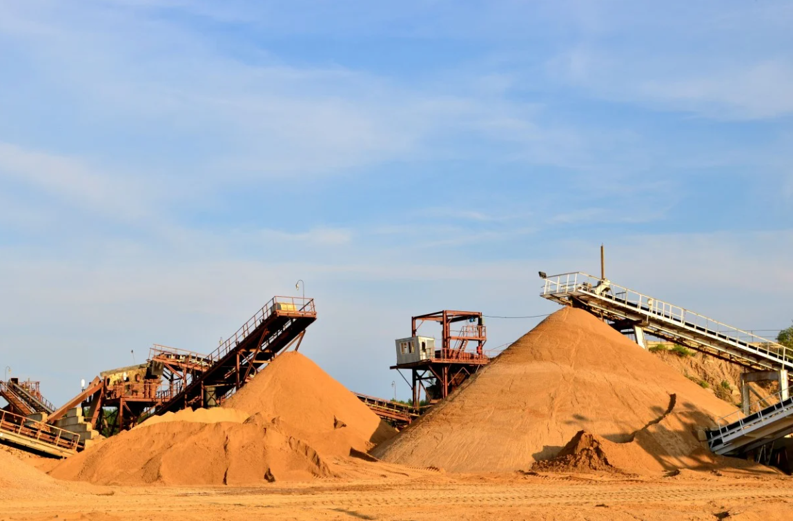 Trung Quốc chế cát nhân tạo để giải cơn 'khát' cát