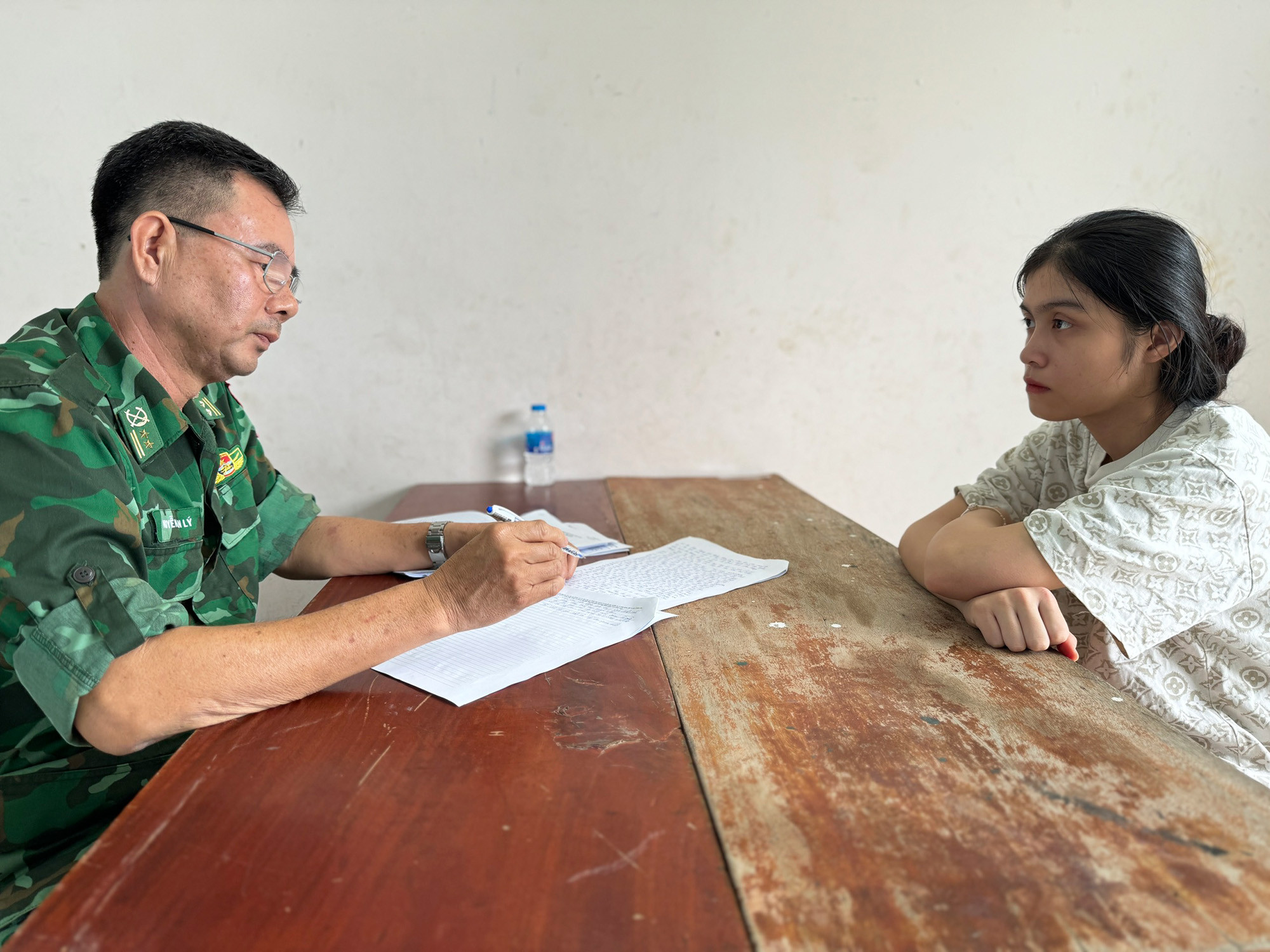 Triệt phá đường dây 'việc nhẹ lương cao' mua bán người từ Việt Nam qua Campuchia