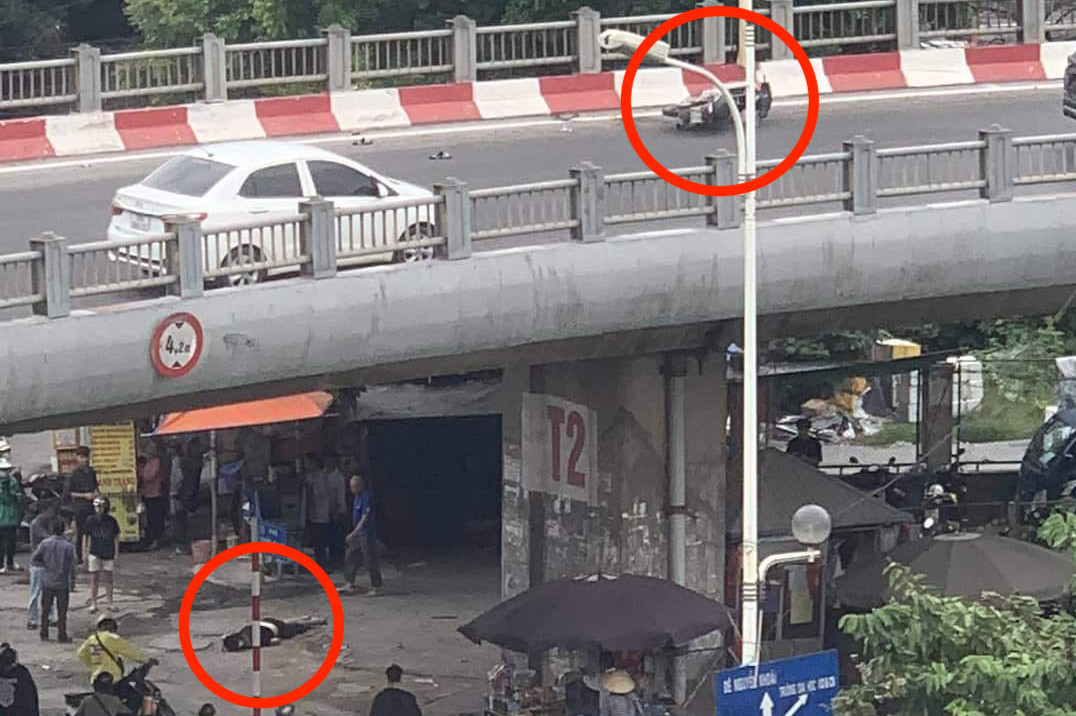 Tự đâm vào lan can, tài xế xe máy văng xuống gầm cầu Vĩnh Tuy, Hà Nội