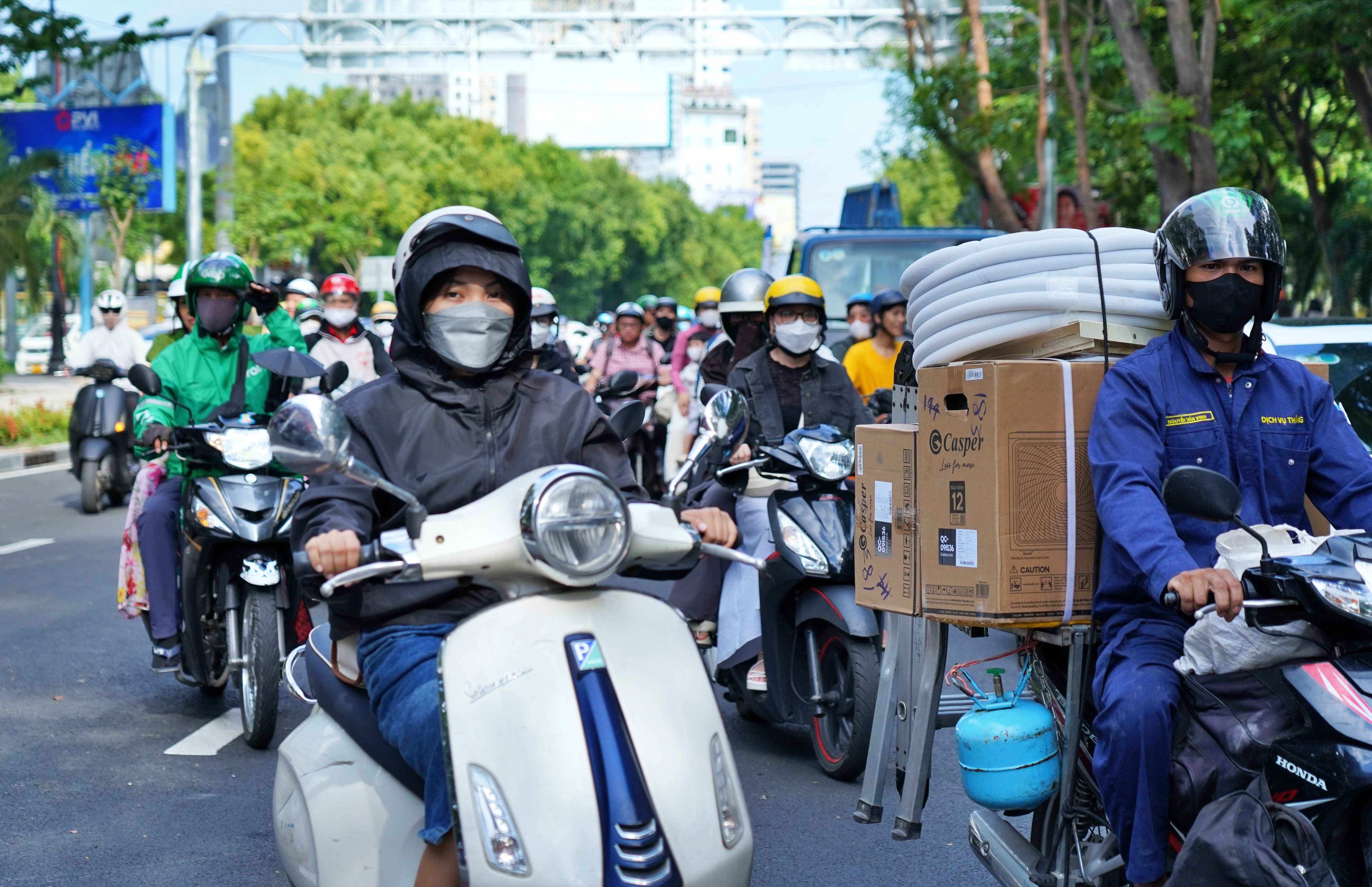 Dự báo thời tiết TP.HCM ngày 12/8: Tiếp tục nắng nóng, nền nhiệt 34 độ C