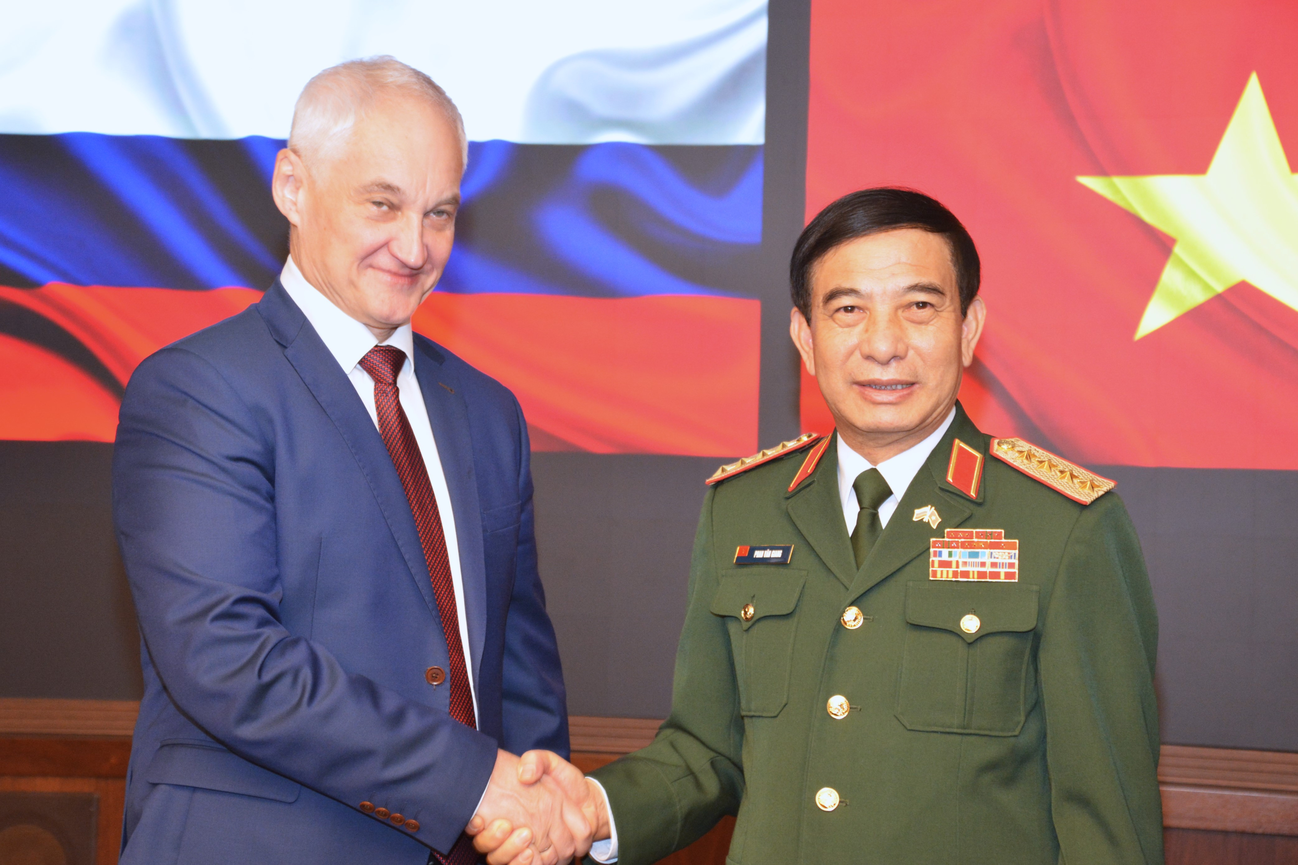 Tiếp tục phối hợp thúc đẩy quan hệ hợp tác quốc phòng Việt Nam - Liên bang Nga