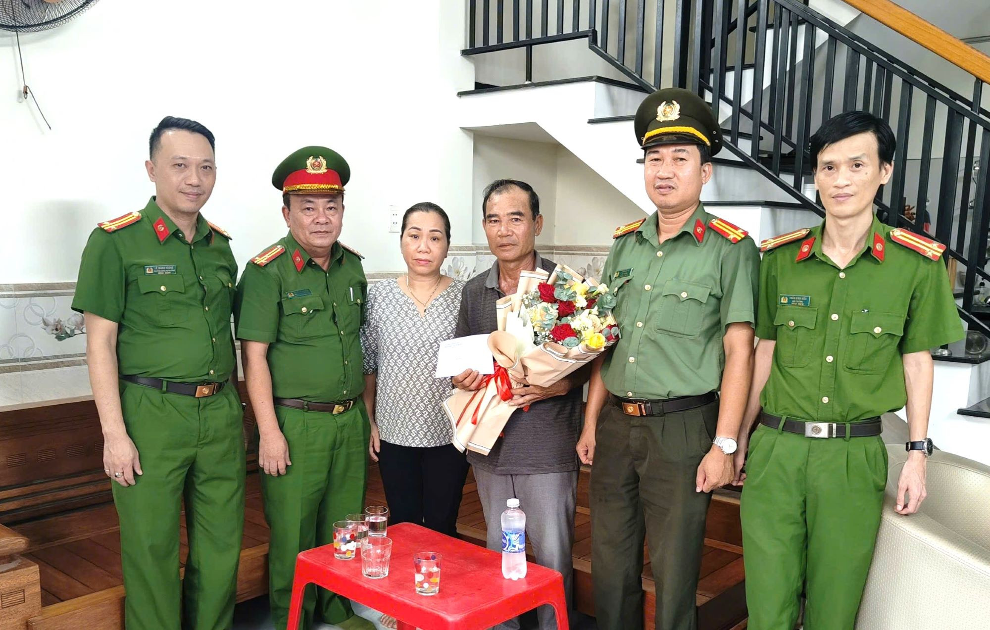 Đôi vợ chồng ở Đà Nẵng dũng cảm dập đám cháy, cứu 4 mẹ con 