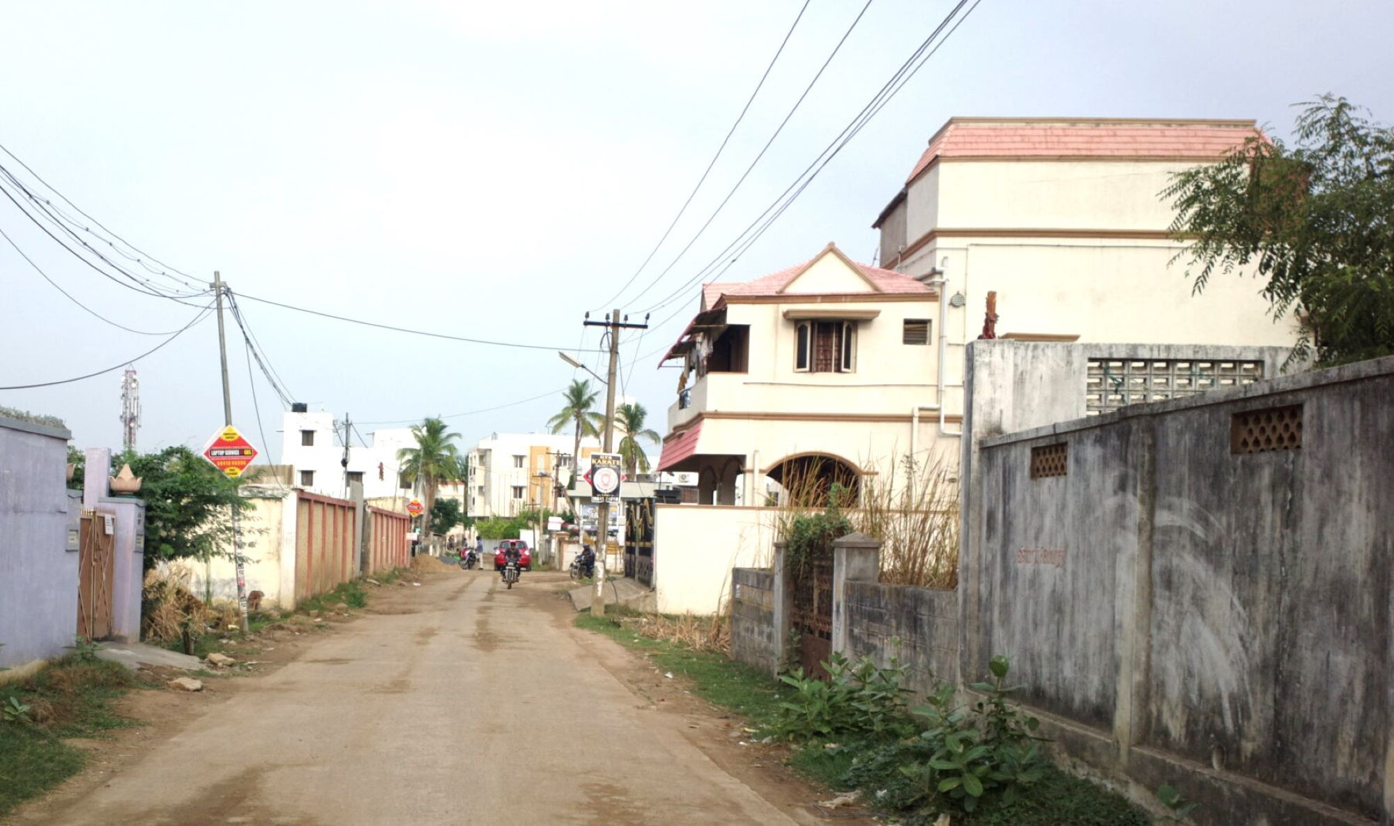 Xây nhà cách đường dây điện bao nhiêu mới hợp pháp?