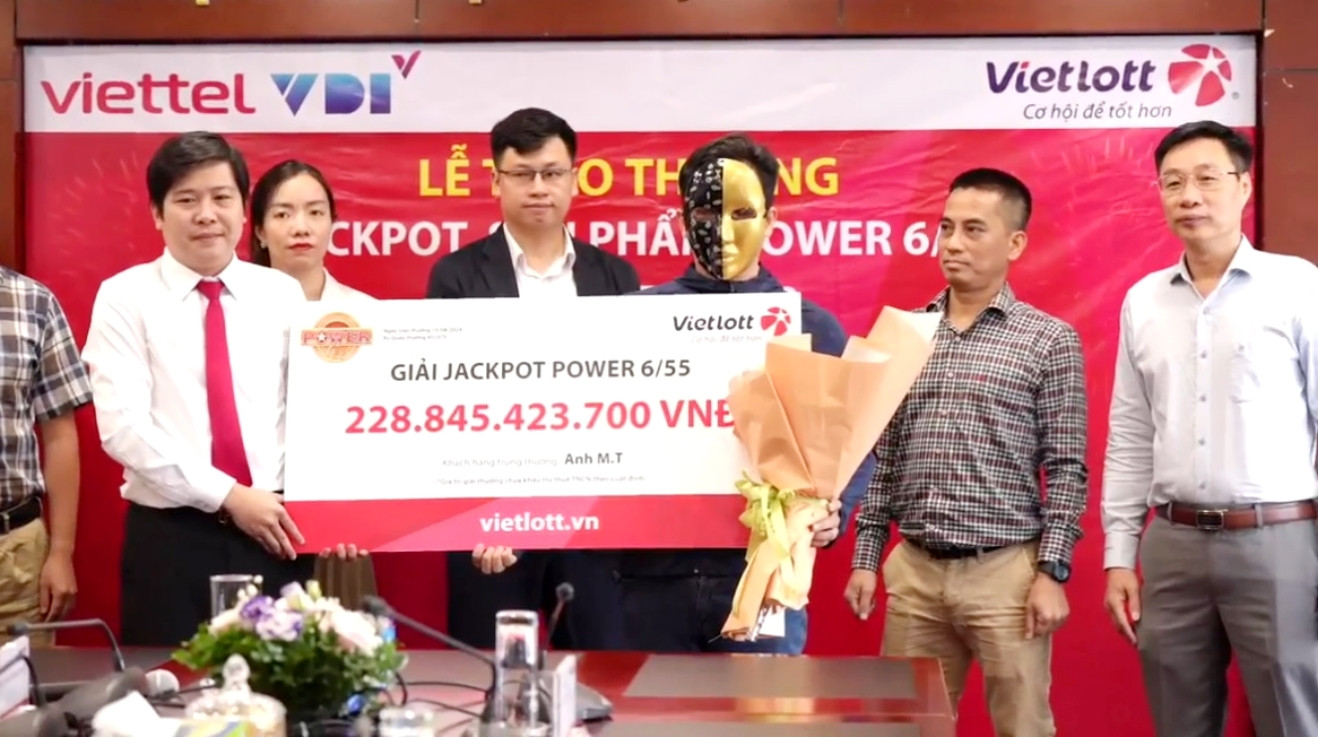 Người trúng Vietlott gần 229 tỷ đồng: Dùng tiền để kinh doanh, chăm gia đình