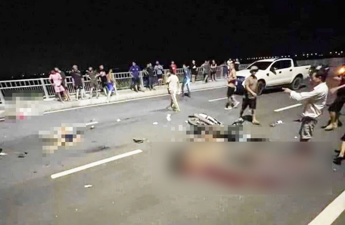 Xe máy tông nhau, 2 người chết, 2 người thương nặng