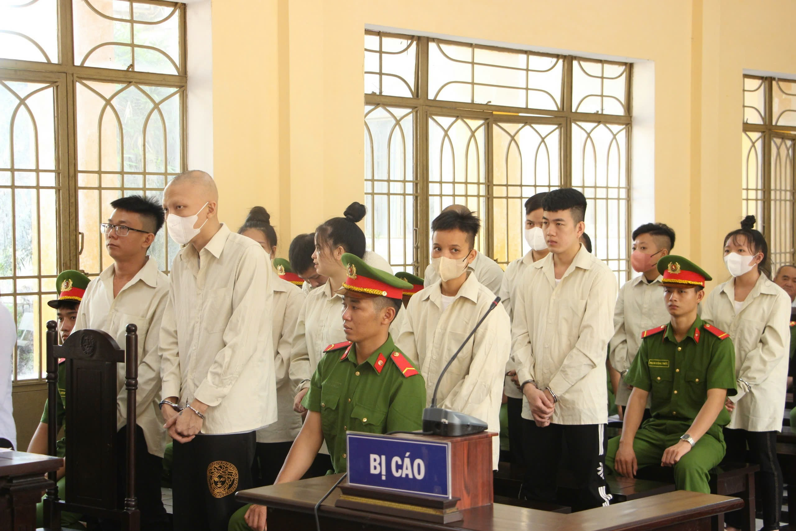 Giả danh công an gọi điện lừa đảo gần 16 tỷ, hai người nước ngoài lĩnh 25 năm tù