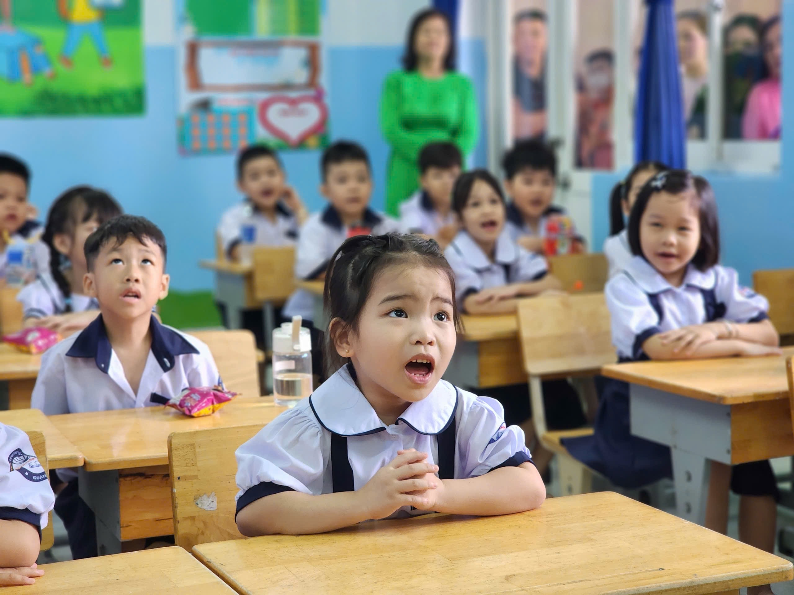 Học sinh lớp 1 tại TP.HCM tựu trường