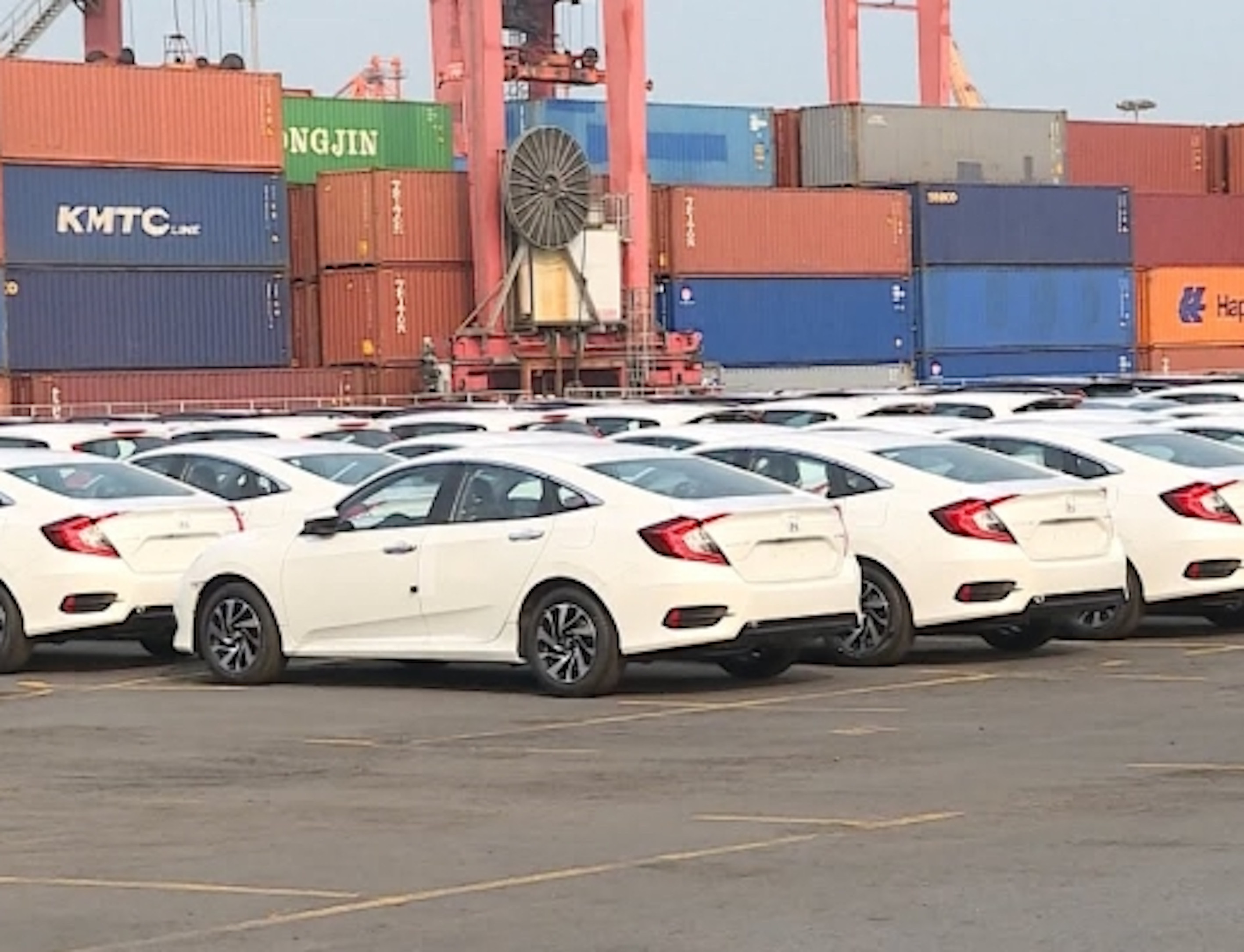 Cách tính lệ phí trước bạ ô tô được thực hiện thế nào?