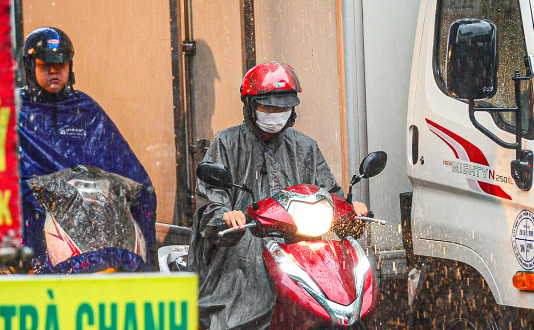 Dự báo thời tiết ngày mai 23/8: Mưa lớn giảm dần ở Bắc Bộ, Trung Bộ nắng 37 độ C