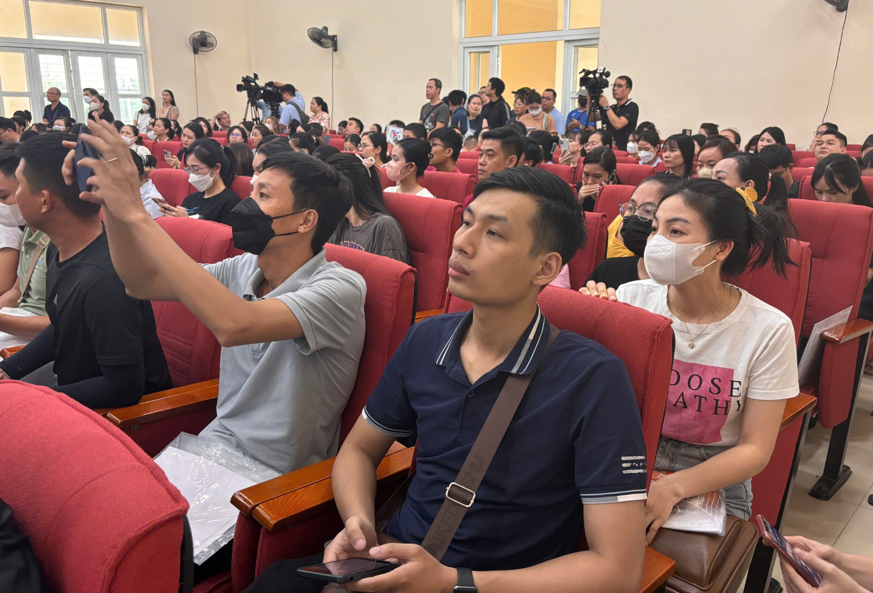 Vụ phụ huynh 'quây' trường Tây Mỗ 3 xin học cho con: Thêm phương án phân chia