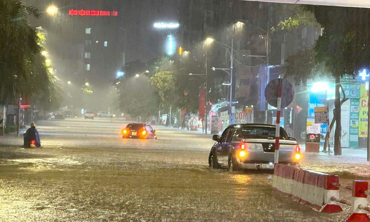 Chuyên gia lý giải hiện tượng mưa sầm sập suốt đêm ở Hà Nội, Thái Nguyên
