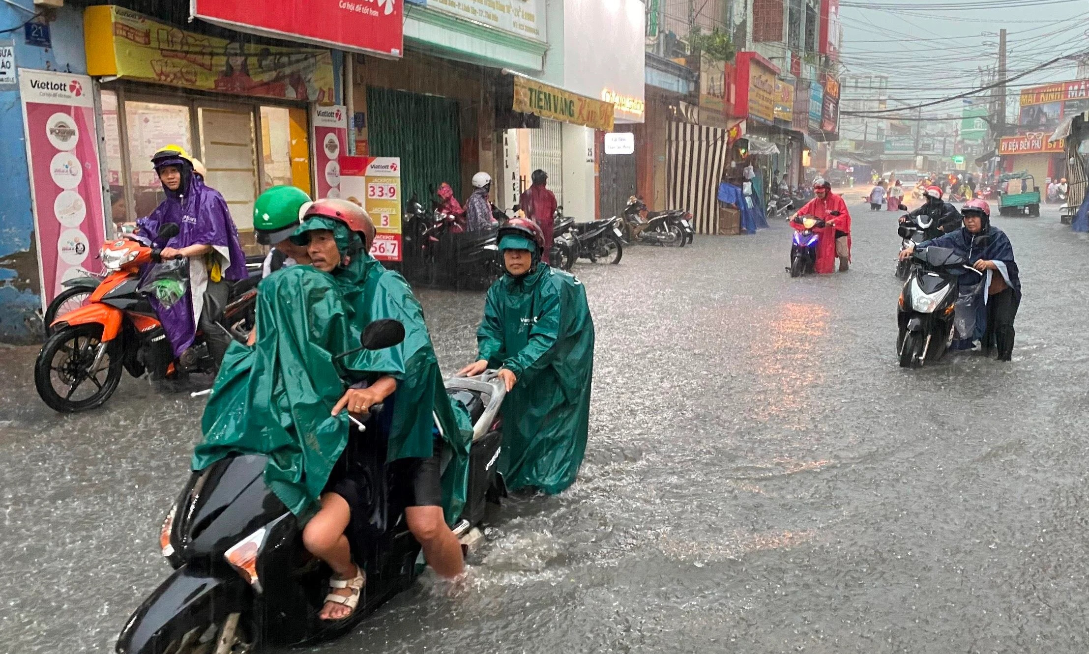 Dự báo thời tiết TP.HCM hôm nay 23/8: Ngày nắng, chiều tối có mưa dông