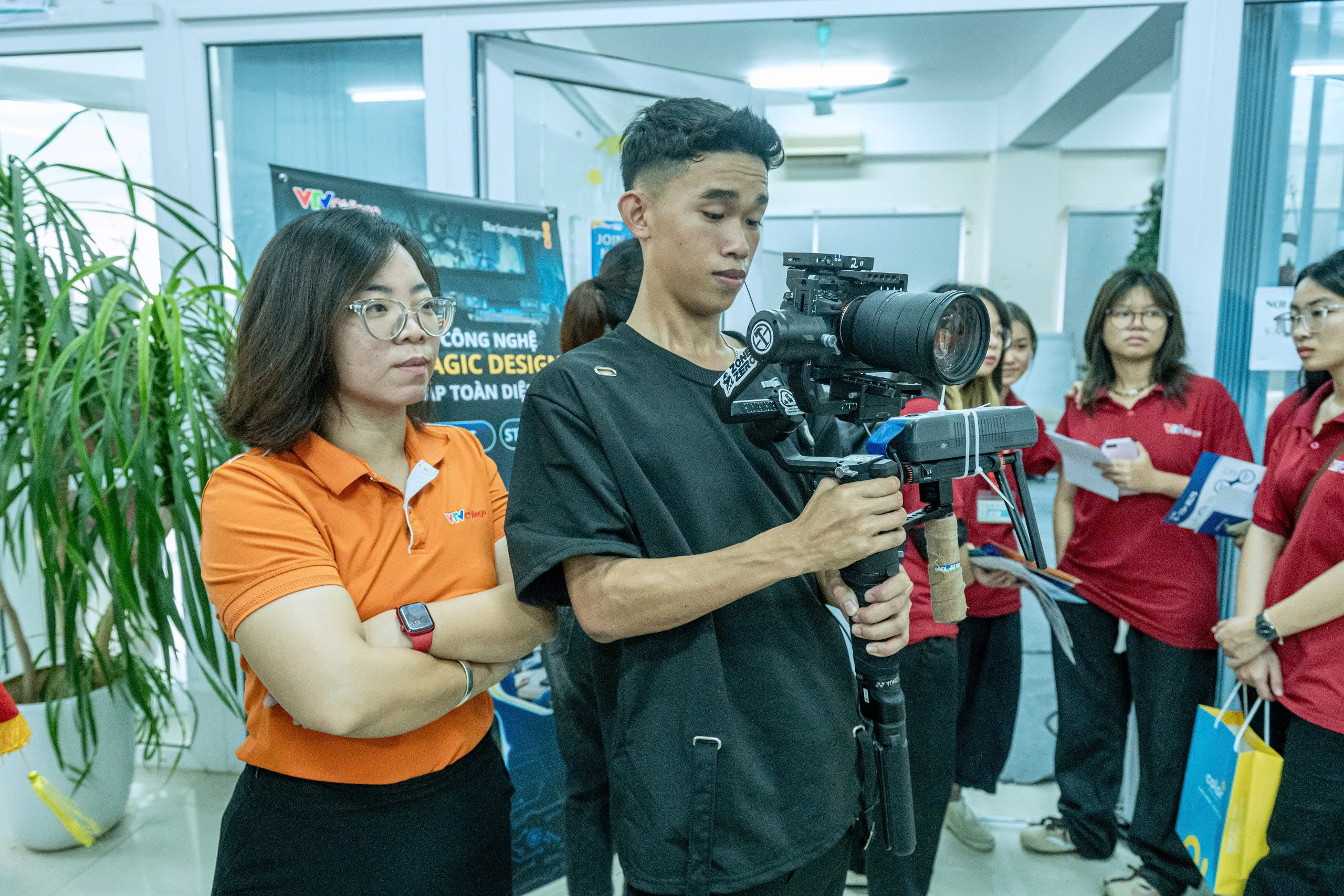 Sinh viên báo chí truyền thông hào hứng tham gia Ngày hội việc làm 2024