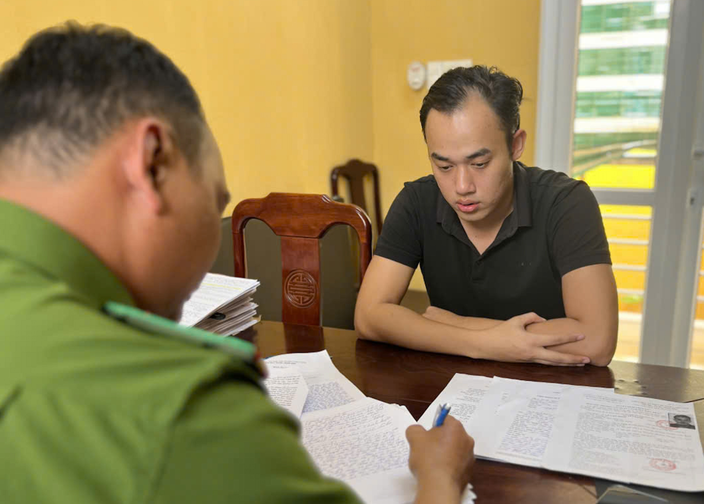 Mượn ô tô của bạn mang đi cầm cố rồi bỏ trốn