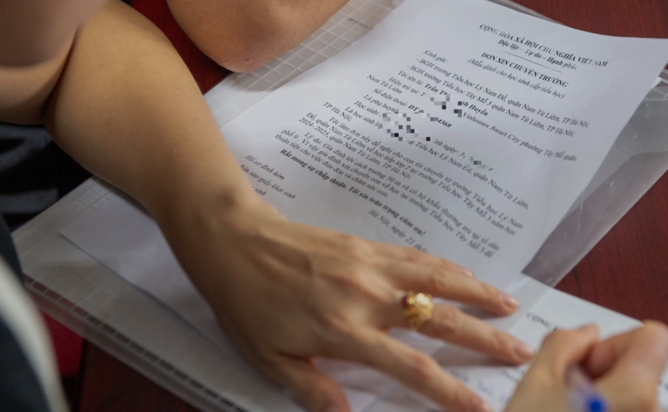 Trường Tây Mỗ 3 'gần như không thể' nhận thêm học sinh sao vẫn tiếp nhận đơn?