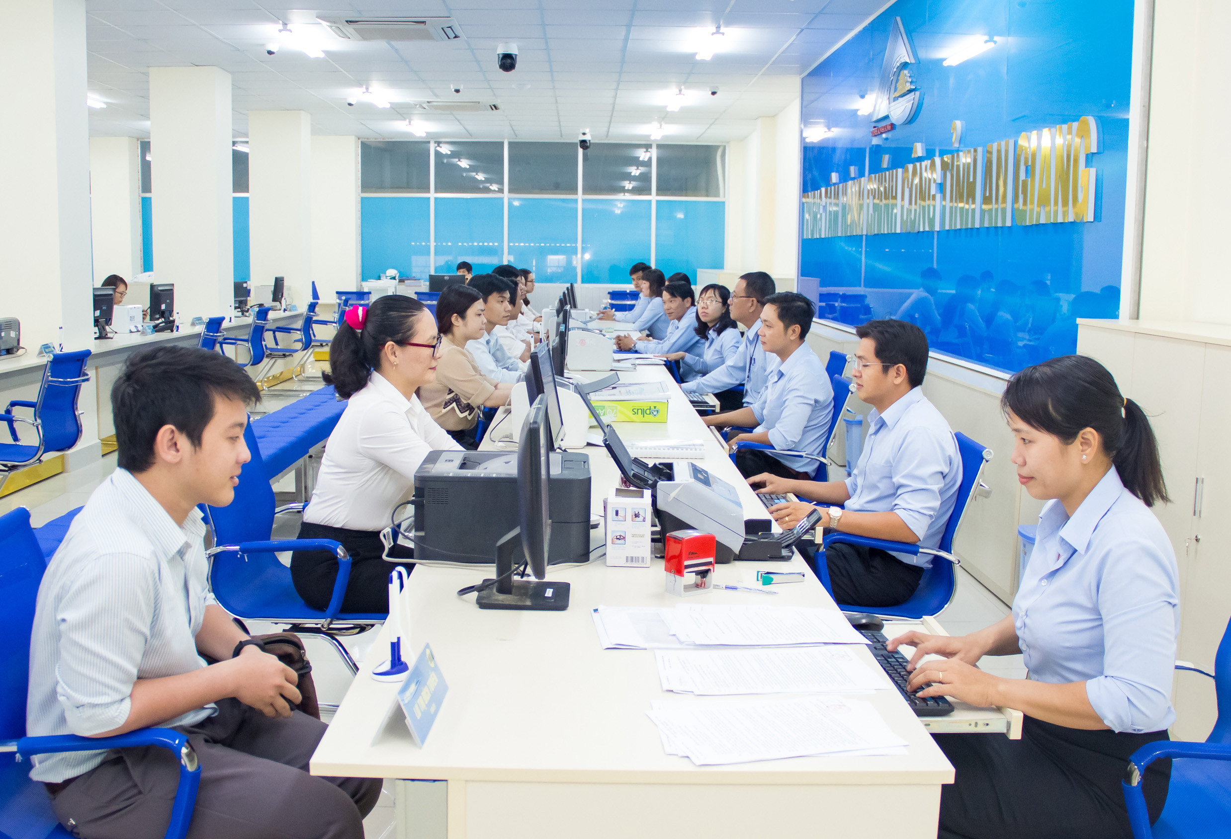 Tạm dừng giải quyết chế độ với cán bộ cấp huyện, xã không tái cử, tái bổ nhiệm