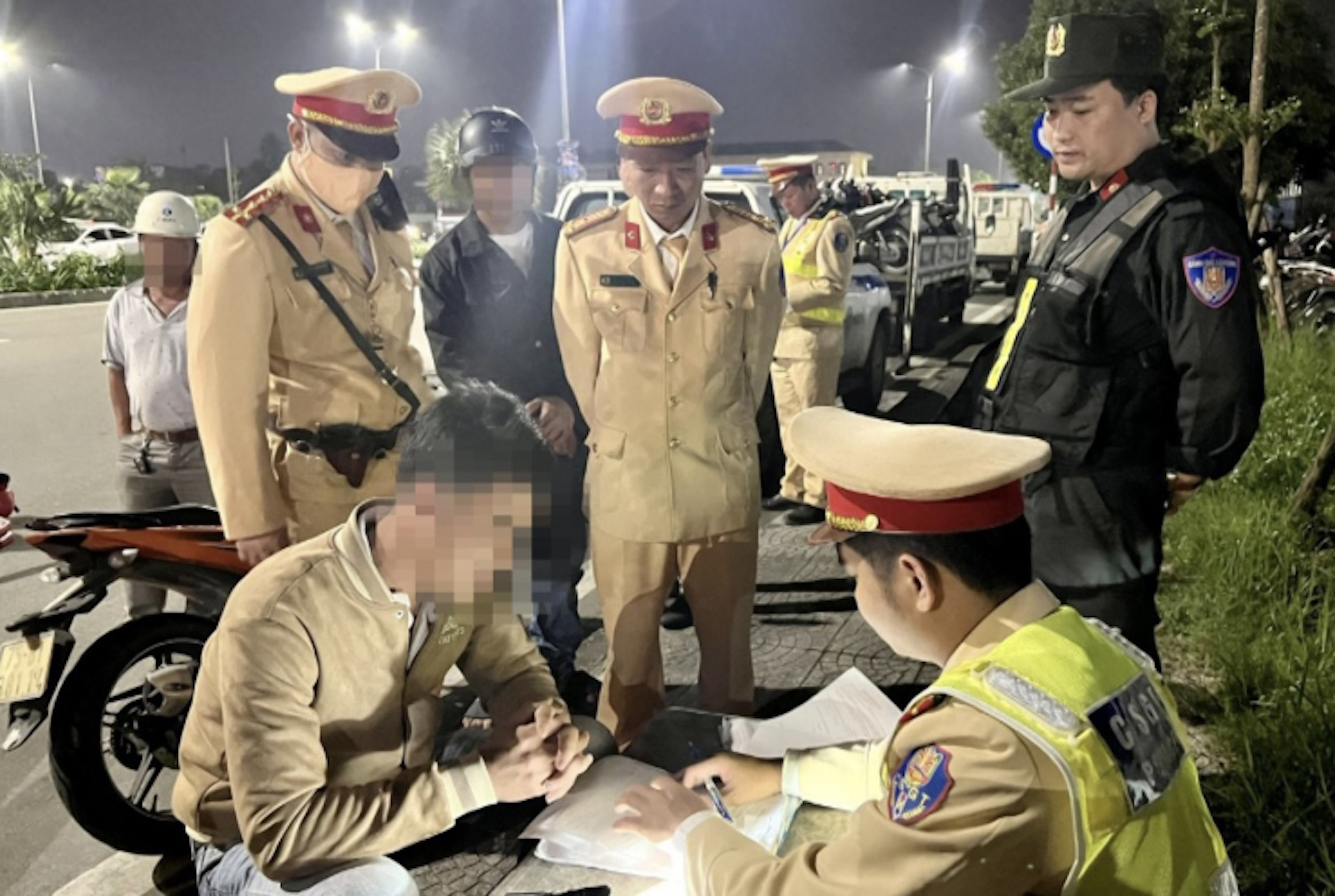 Quy trình tạm giữ giấy tờ của người vi phạm giao thông thế nào? 