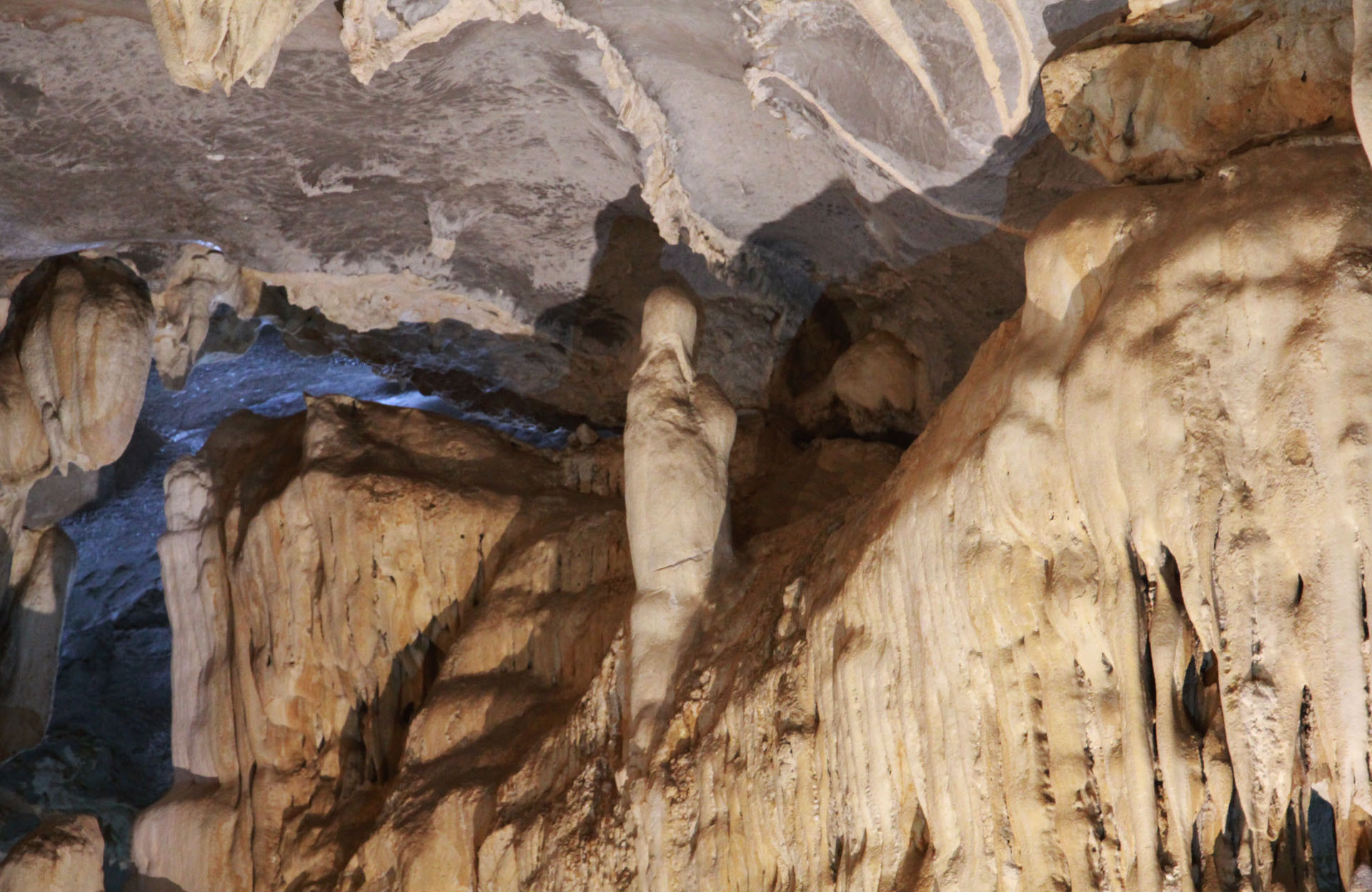 Khám phá động Tiên Ông niên đại 10.000 năm trên Vịnh Hạ Long