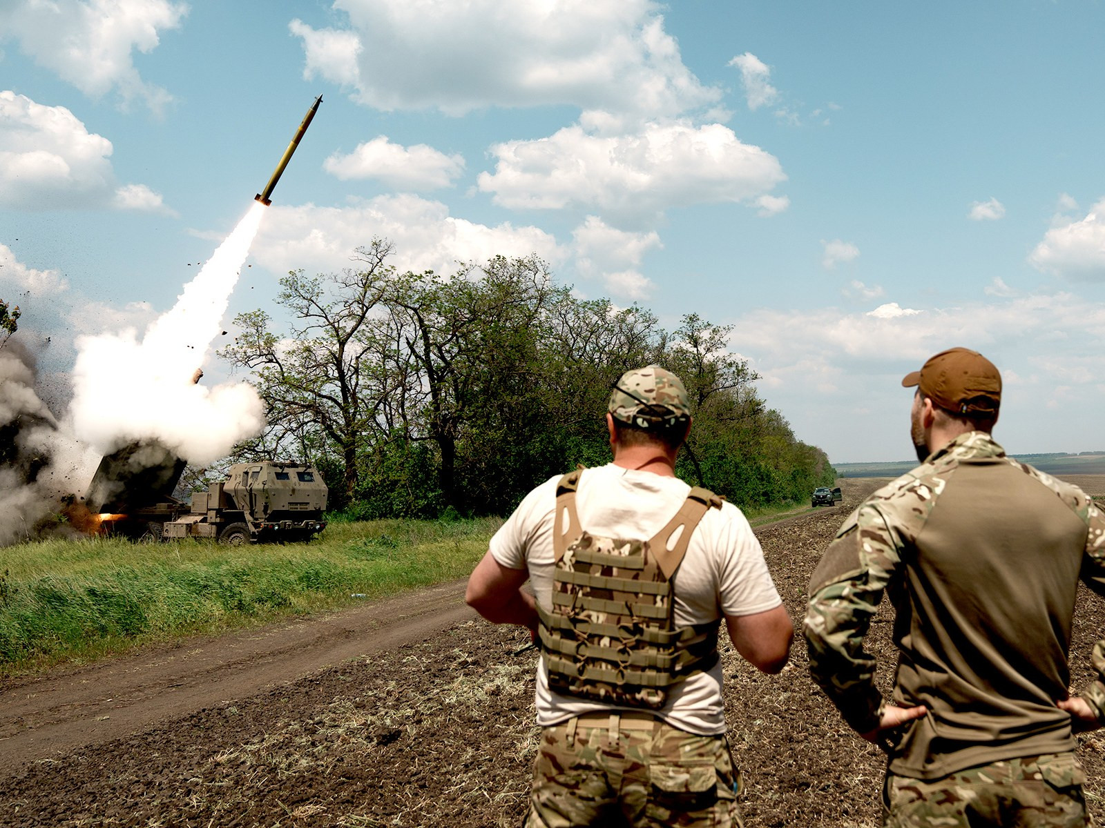 Thế tiến thoái lưỡng nan của pháo phản lực HIMARS Ukraine