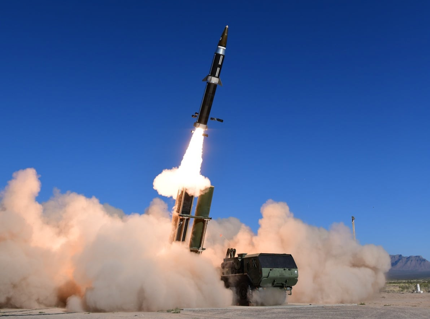 Ai thắng thế trong cuộc đua phát triển vũ khí siêu thanh?