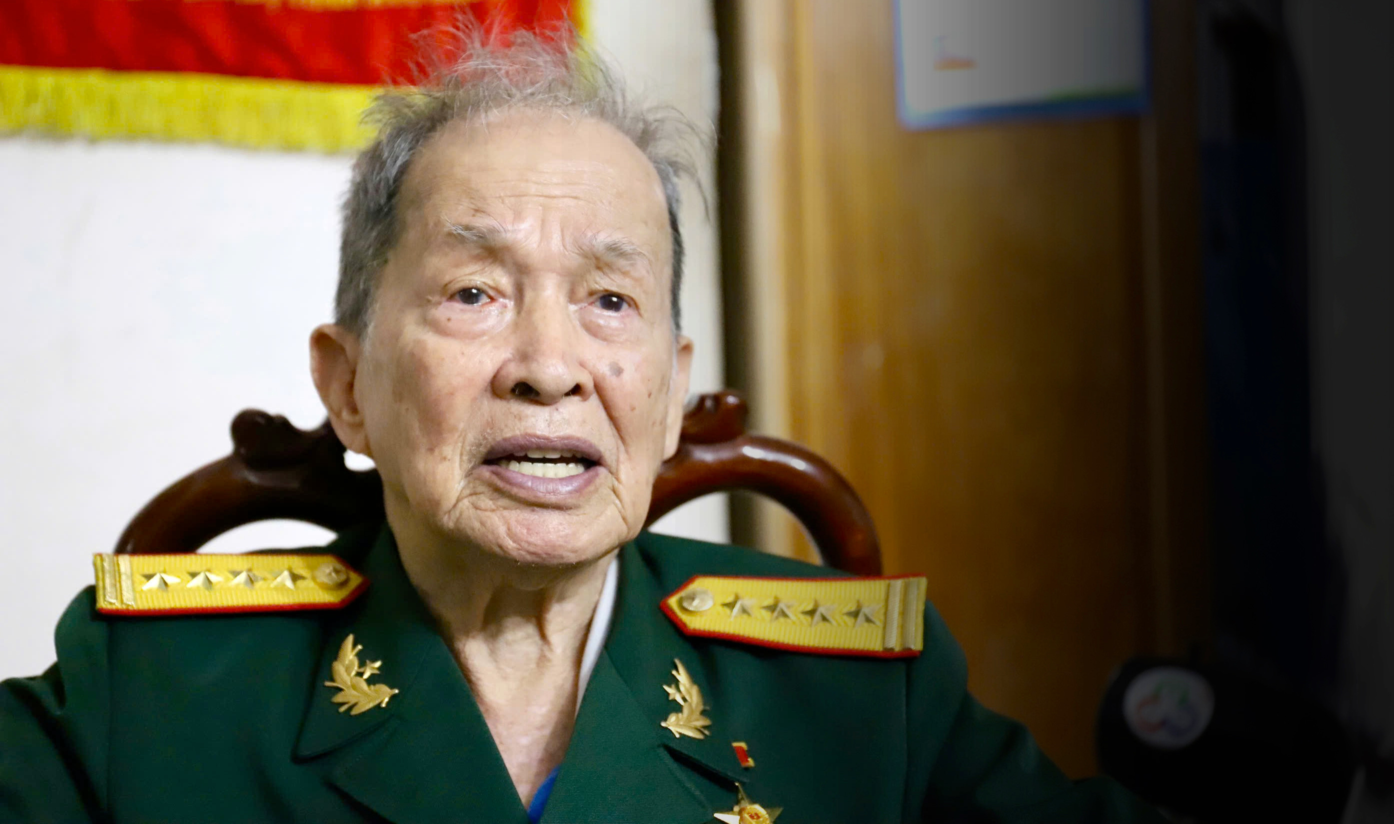 Huyền thoại tình báo kể chuyện thoát chết trong gang tấc 