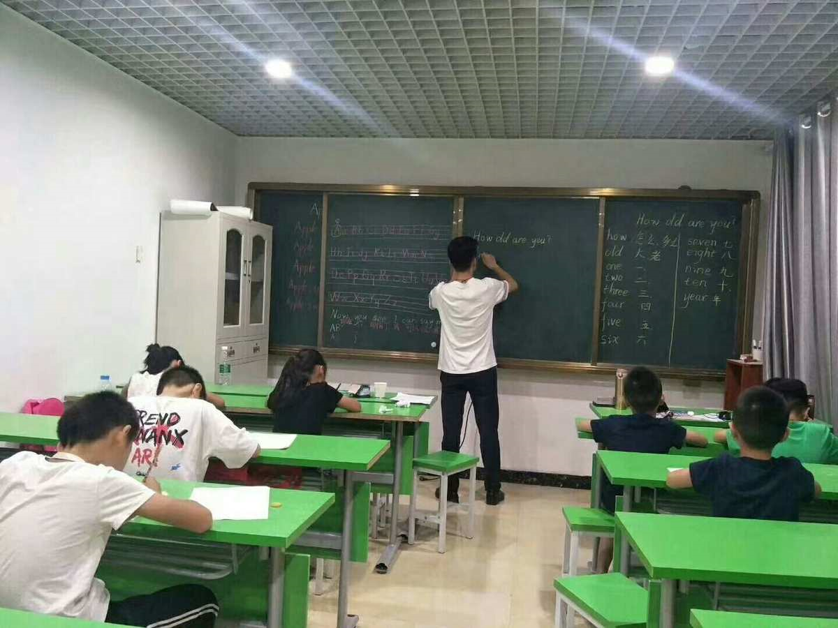 Ngành dạy thêm ở Trung Quốc âm thầm trở lại sau 3 năm bị cấm