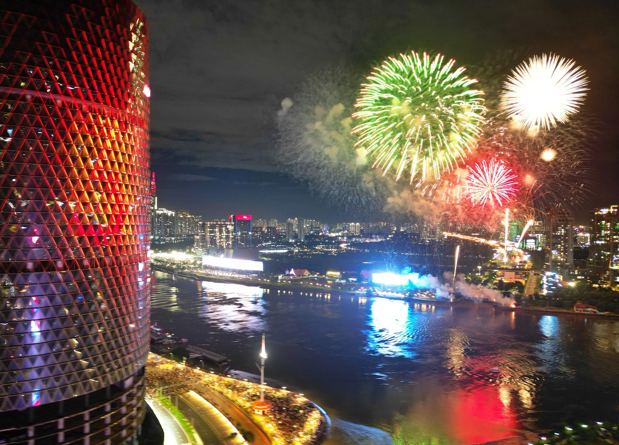 Chi tiết thời gian bắn pháo hoa, trình diễn drone tại TP.HCM tối 26/4