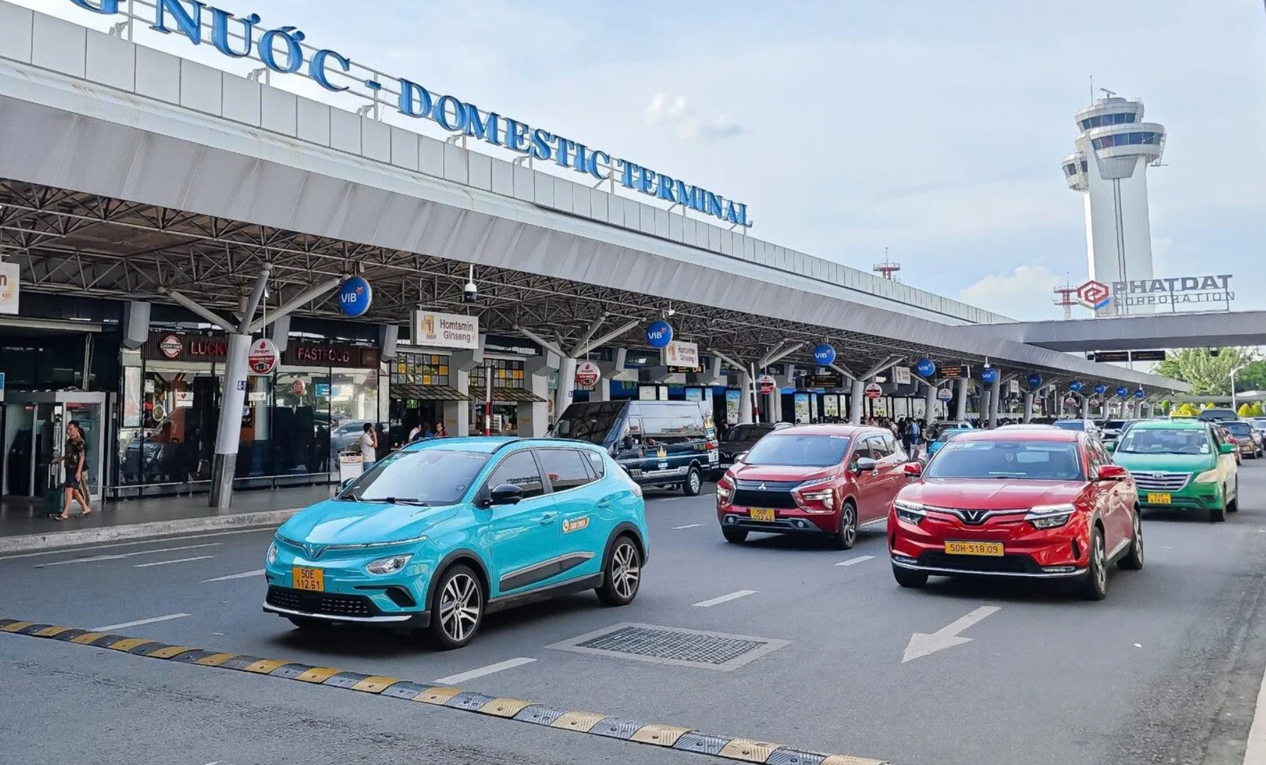 Ngày cuối cùng nghỉ lễ, sân bay Tân Sơn Nhất thưa vắng khách