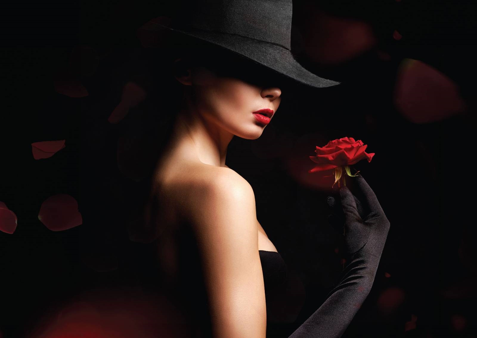 Trung Quốc cảnh báo 'trai đẹp, gái xinh' nước ngoài có thể là gián điệp