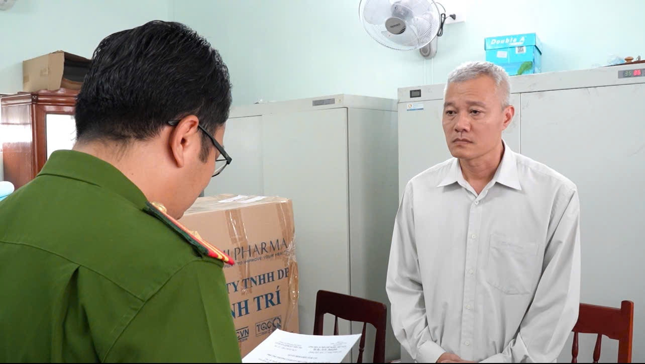 Nhận hối lộ, nguyên cán bộ Ban Quản lý Khu kinh tế Dung Quất bị khởi tố