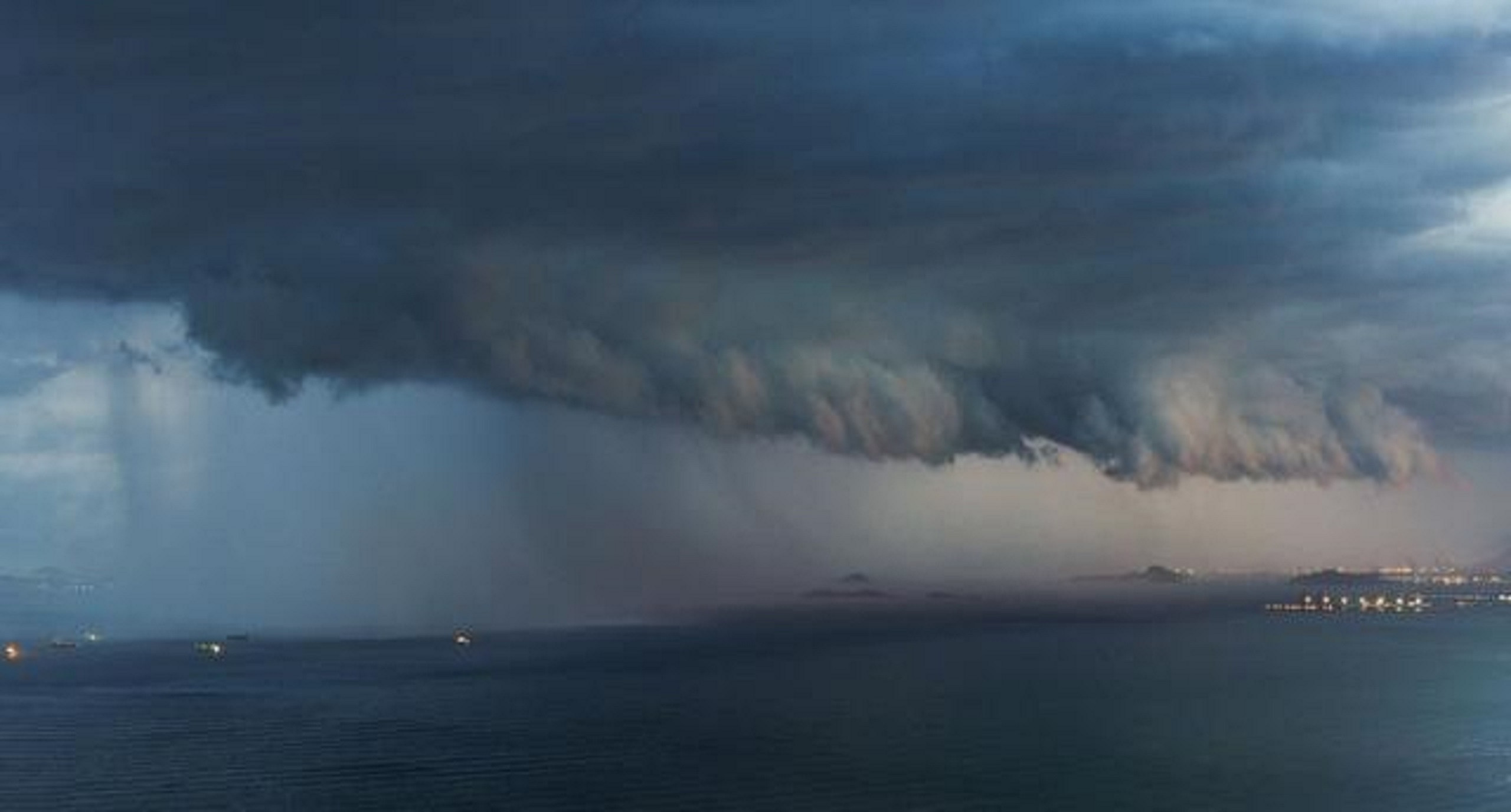 Rìa mây siêu bão Yagi xuất hiện ở Quảng Đông, Trung Quốc sơ tán triệu dân