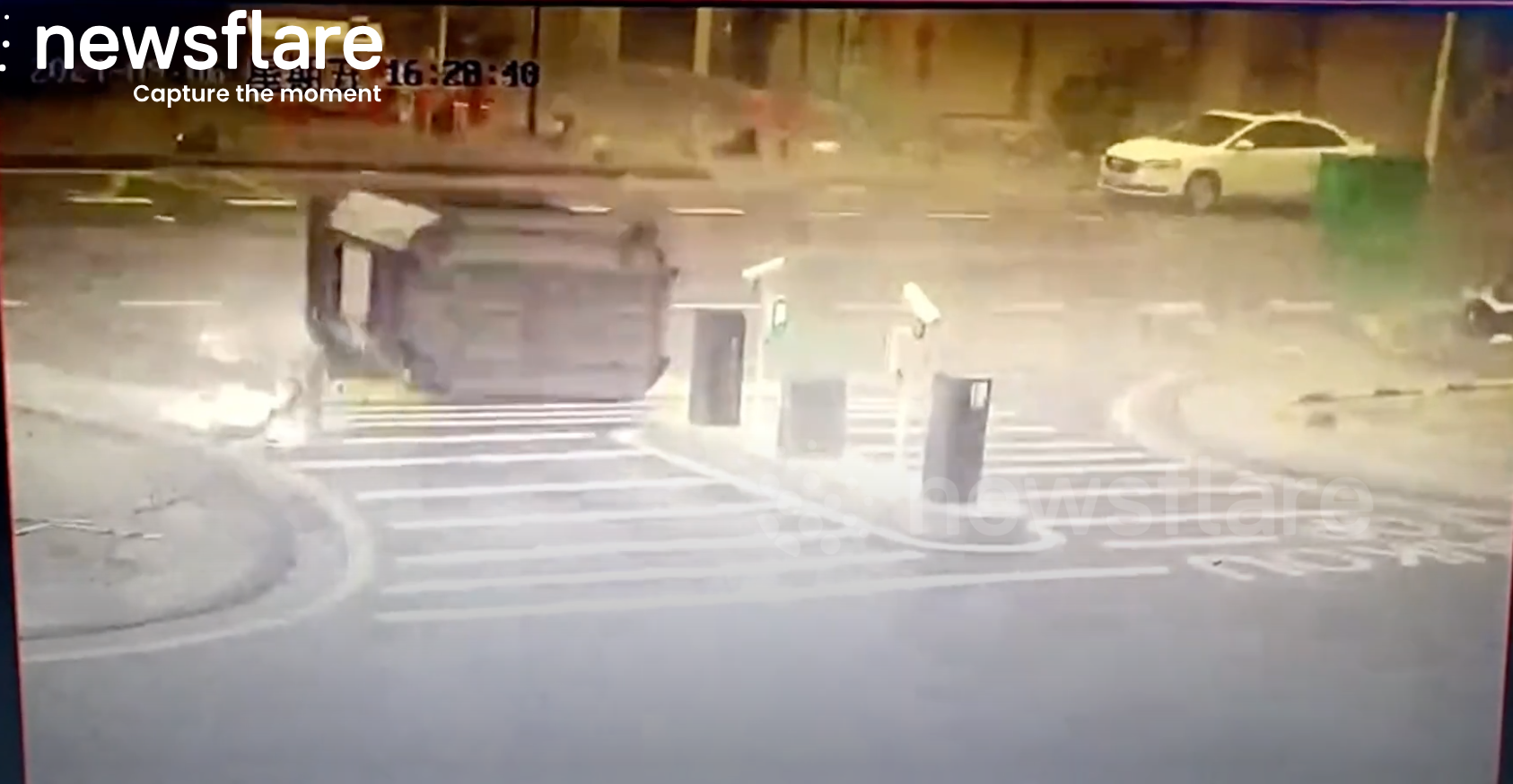 Siêu bão Yagi thổi bay bốt an ninh ở Trung Quốc 