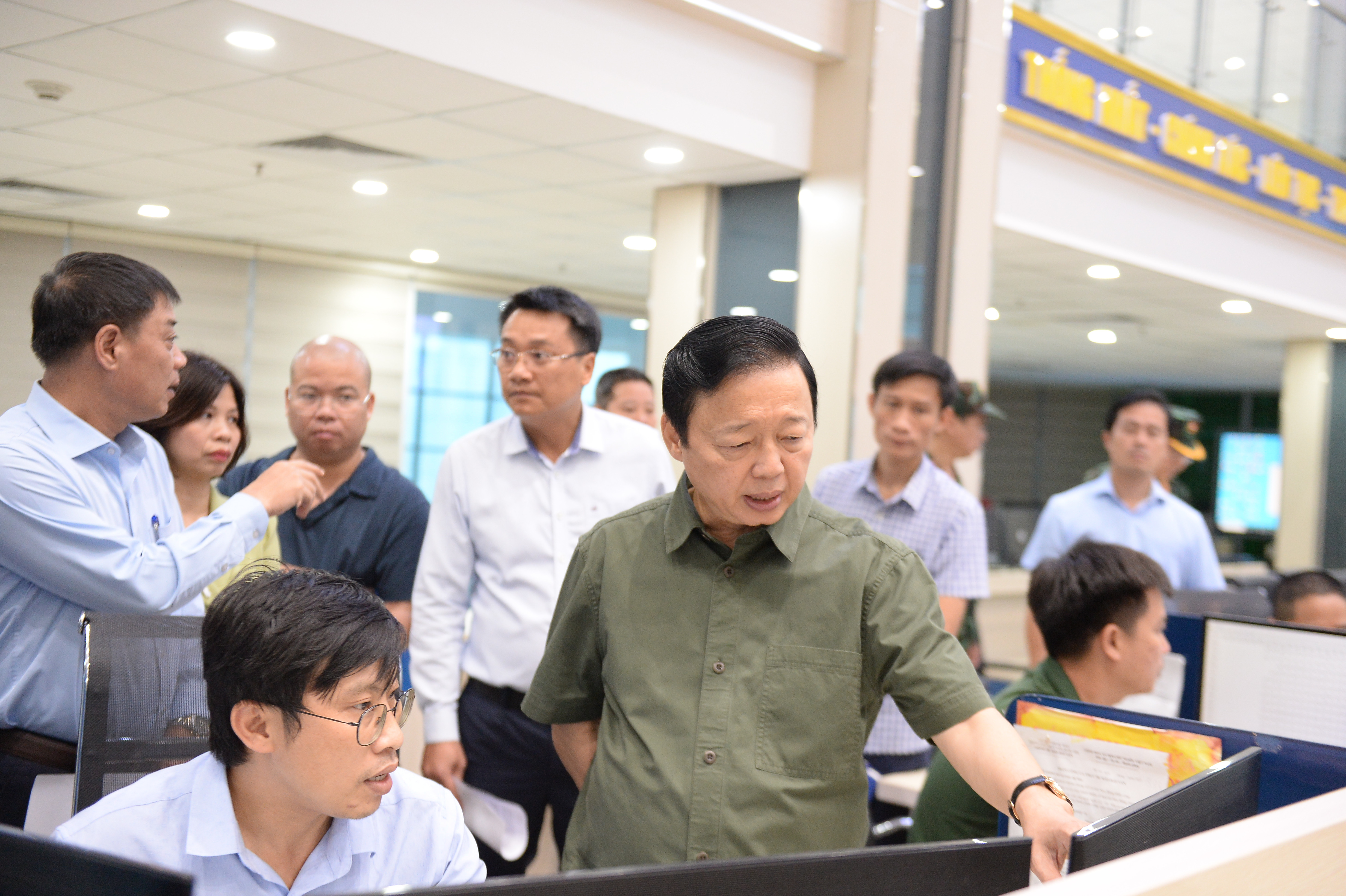 Phó Thủ tướng yêu cầu cơ quan khí tượng cập nhật thông tin bão Yagi liên tục