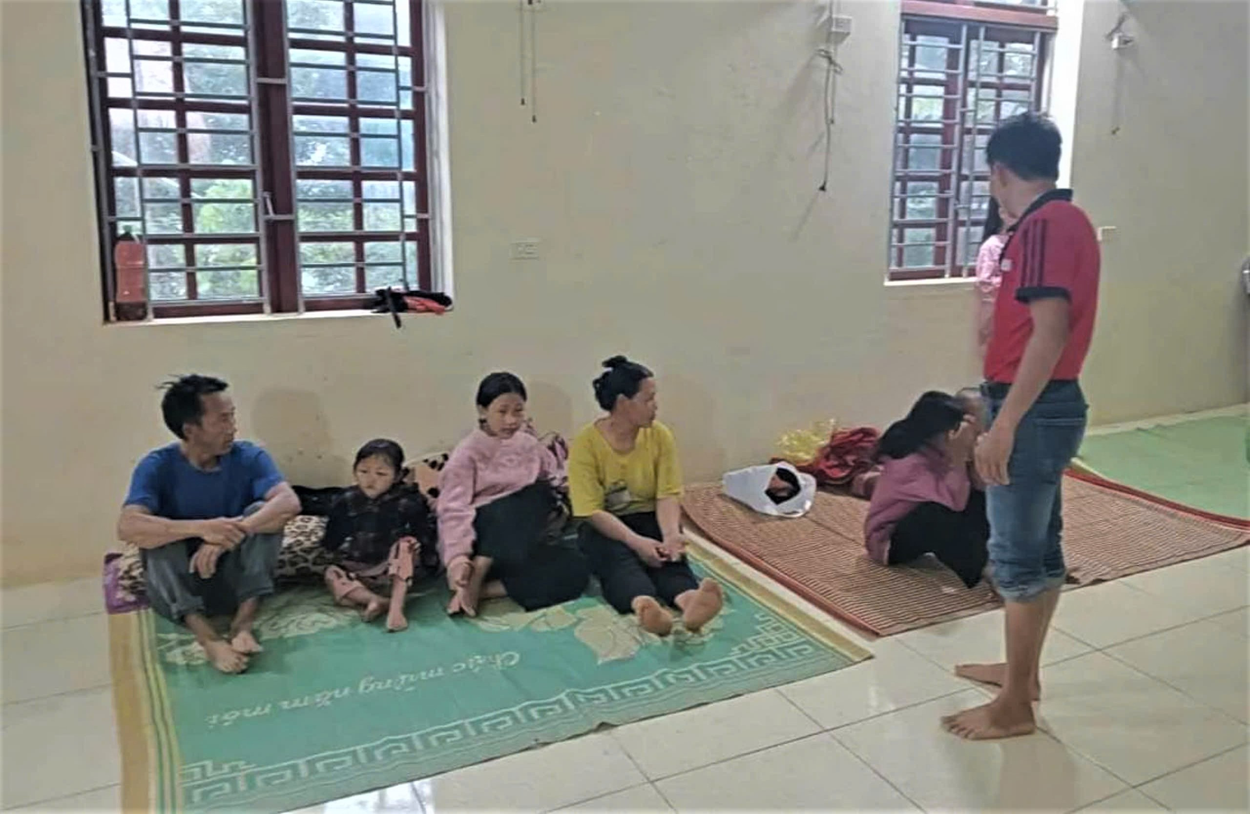 Quốc lộ 15 tiếp tục sạt lở, Thanh Hóa di dời hàng trăm hộ dân