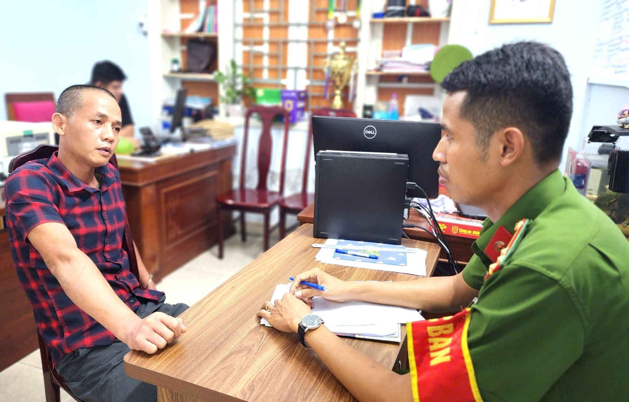 Mâu thuẫn trong kinh doanh, người đàn ông đâm một phụ nữ tử vong