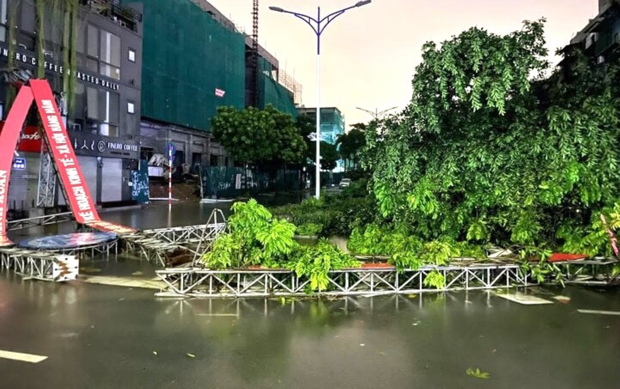 Đà Nẵng hỗ trợ tiền và chi viện cho các địa phương bị thiệt hại do bão Yagi