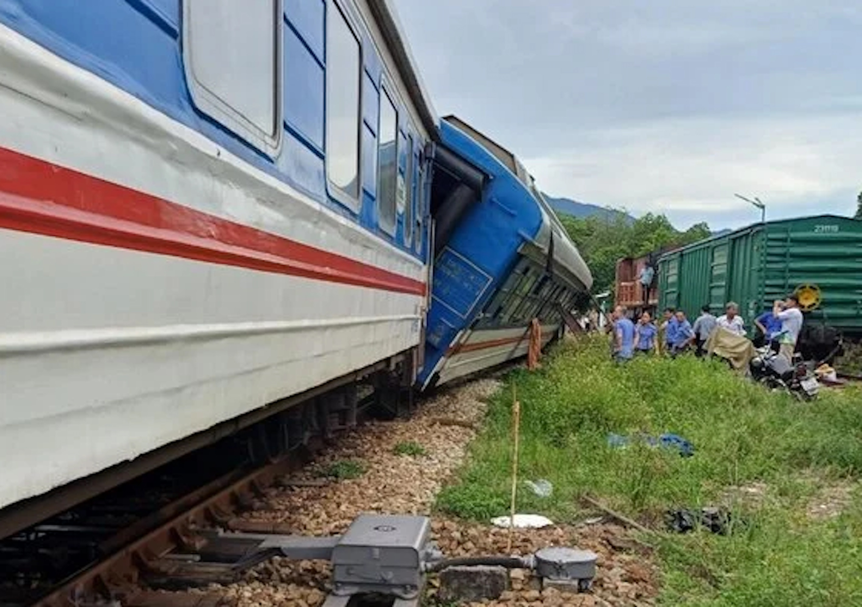 Nguyên nhân khiến nhiều đoàn tàu trật bánh ở ga Lăng Cô