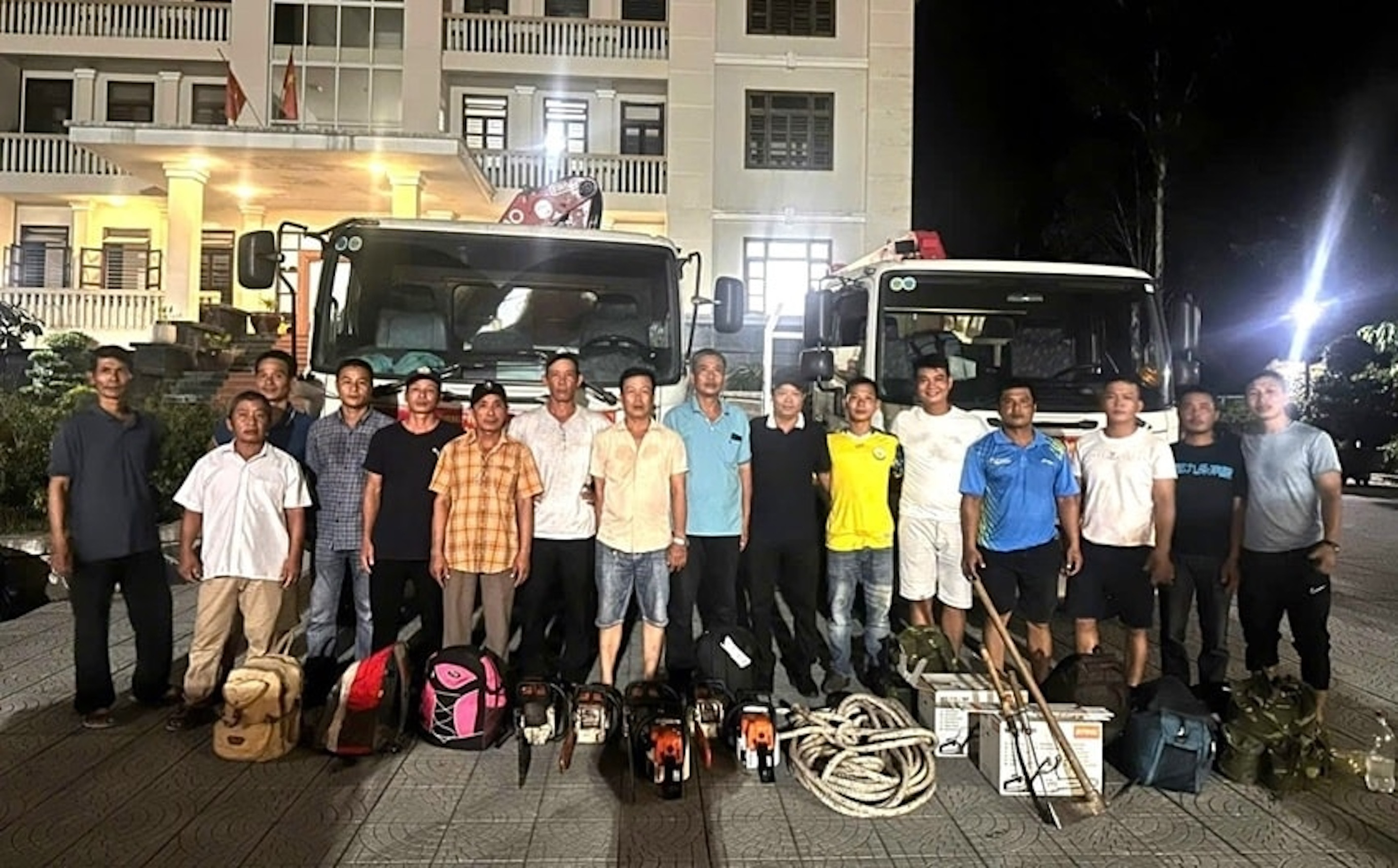 Miền Trung chi viện thêm người, máy móc ra Bắc giúp khắc phục hậu quả mưa bão