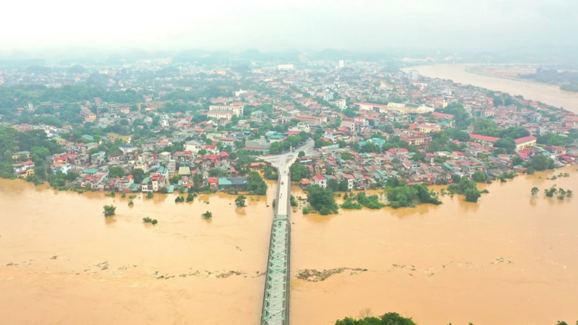 Trực tiếp: Nước sông Hồng dâng cao, Hà Nội cảnh báo ngập lụt hơn 75 tuyến phố