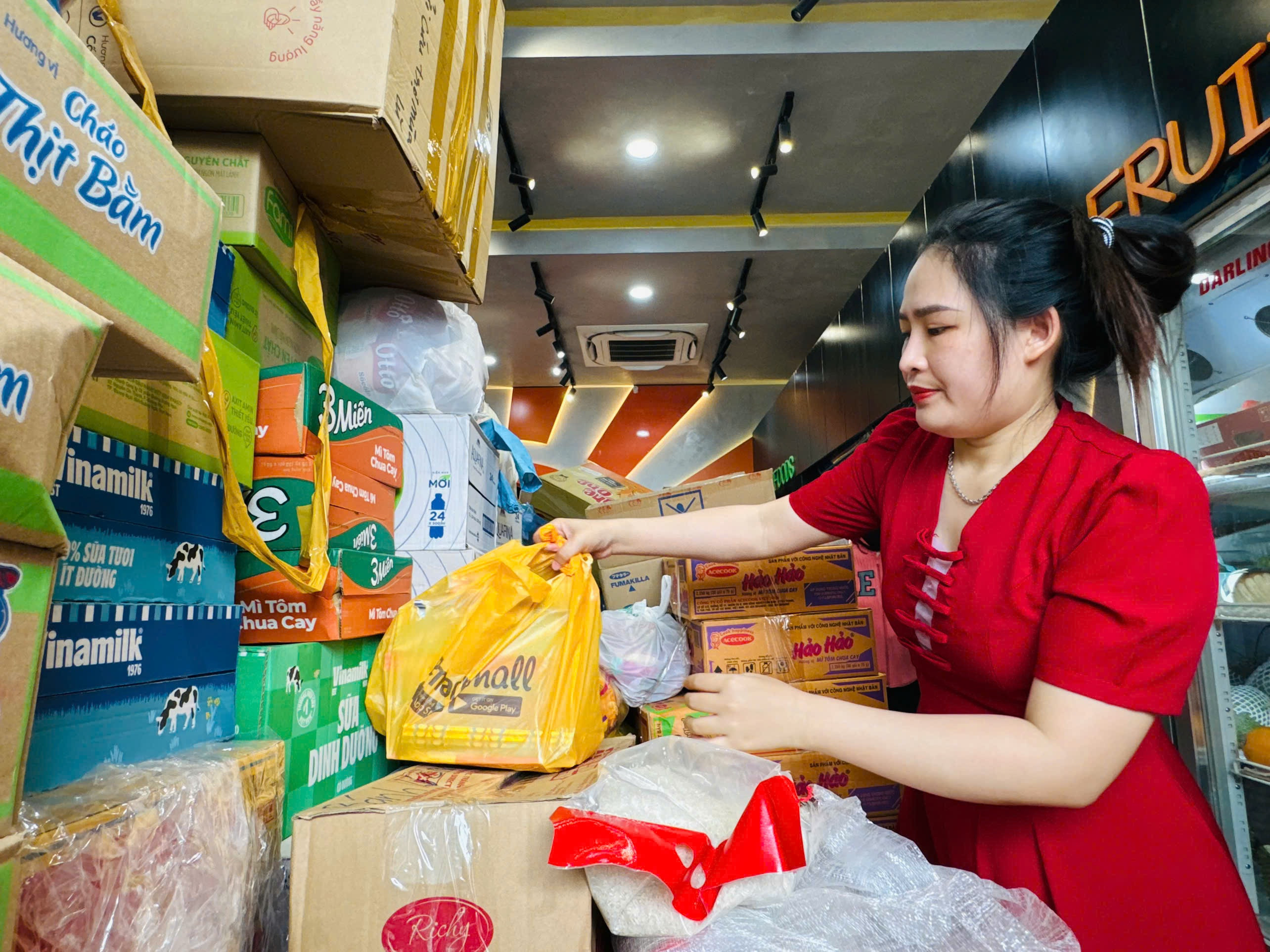 Người dân TP.HCM hướng về vùng lũ: 'Mỗi sự giúp đỡ, dù nhỏ nhưng đáng quý'